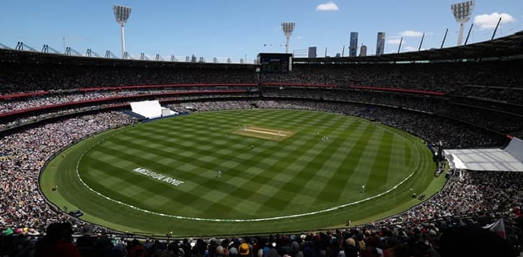 Boxing Day Ashes Test sets cricket attendance record at MCG