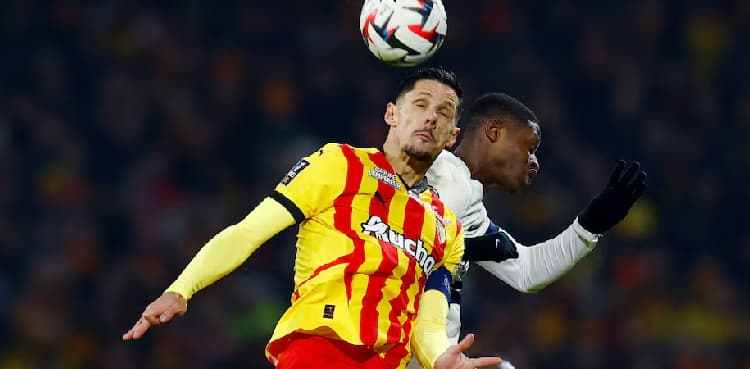 Lens combine northern grit and nous to scale Ligue 1 summit