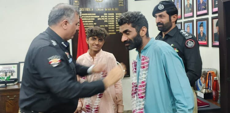 Karachi's manhole Tragedy: Tanveer, awarded cash prize for locating drowned child Ibrahim