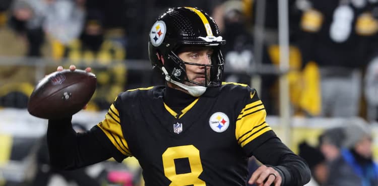 Rodgers throws two TDs as Steelers top Dolphins on MNF