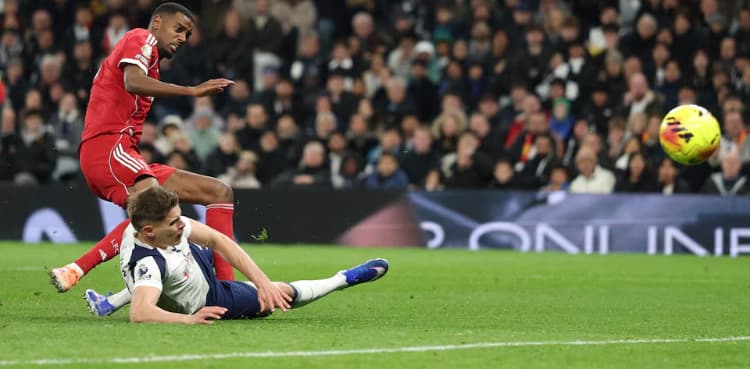 Thomas Frank defends Tottenham's Van de Ven over tackle on Isak