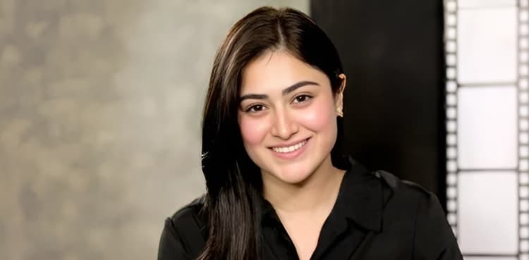 Hina Afridi announce engagement in viral Instagram post