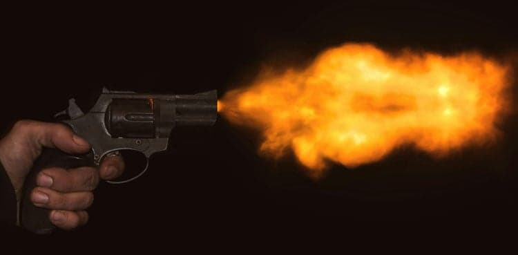 Two killed including thief ,two Injured in separate firing incidents across Karachi