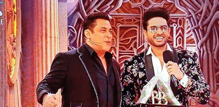 Fans infuriated as Gaurav Khanna becomes a crowned winner of Big boss S19