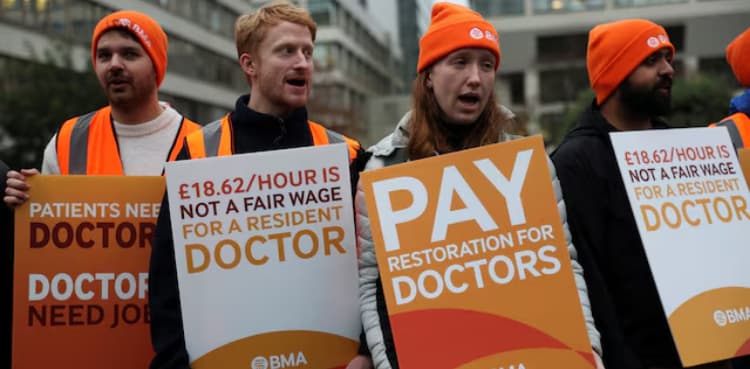Doctors in England start five-day walkout during flu surge