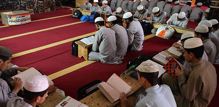 Wifaq ul Madaris bans seminaries from collecting funds from students for convocations