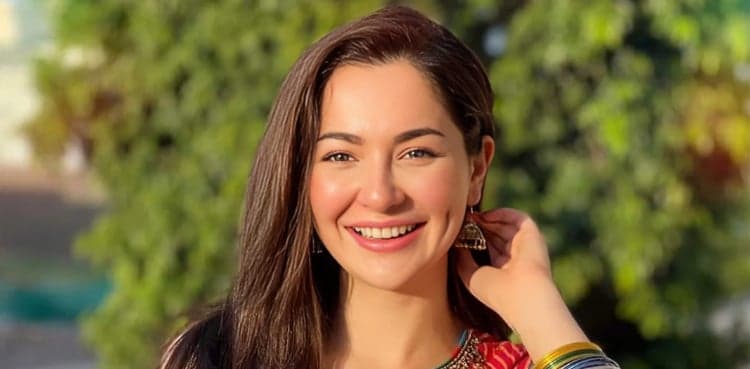 Hania Aamir reacts as BPL plays Meri Zindagi Hai Tu OST