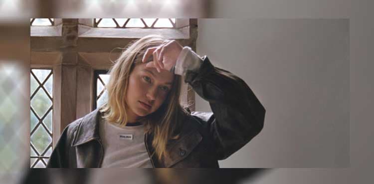 Gigi Hadid brings out her darkest aura