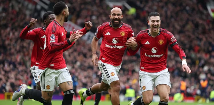 Manchester United tighten grip on fourth place with 2-0 home win over Spurs