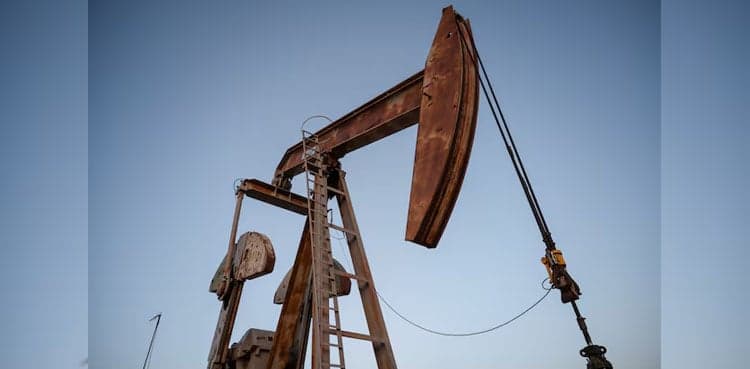 Oil rises as escalation in US-Iran strikes unnerve traders