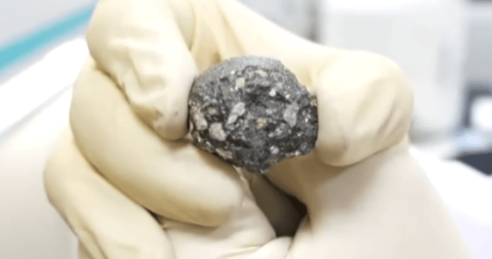 Chinese scientists discover new transparent lunar mineral in 44-gram space rock
