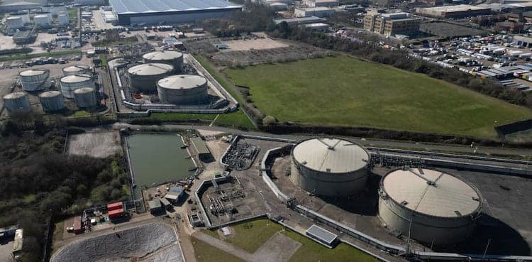 Britain hits renewable power record in 2025, but fossil fuel use also up