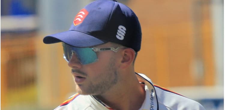 Noah Thain becomes first injury substitute in English county cricket