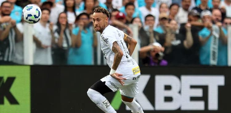 Brazil's boss sets deadline for Neymar to prove World Cup fitness