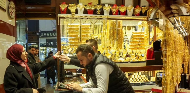 Gold rises over 3%, but on track for worst month since 2008