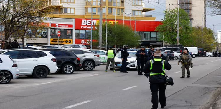 Police kill shooter in Kyiv, president says five people dead
