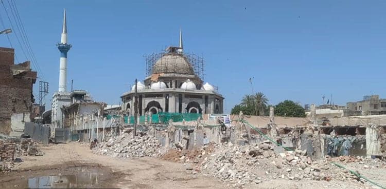 Data Darbar wall collapse claims one life
