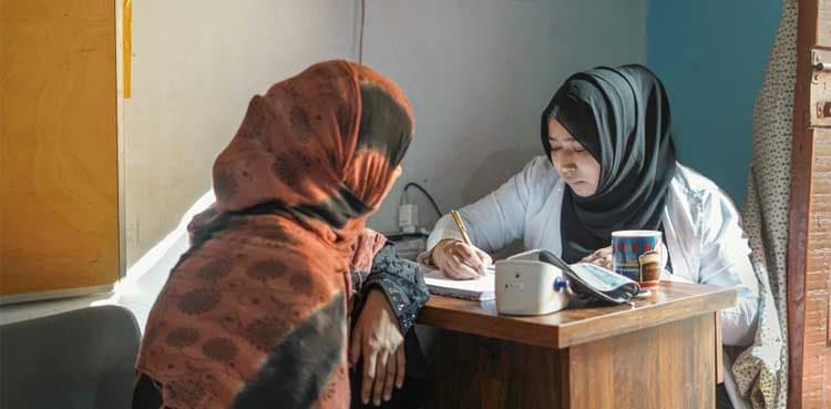 ‘My body feels like lead’: Heat is making pregnancy a nightmare in Karachi