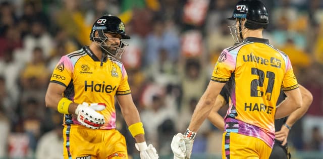 Babar’s Peshawar Zalmi beat Hyderabad Kingsmen to lift PSL 11 title