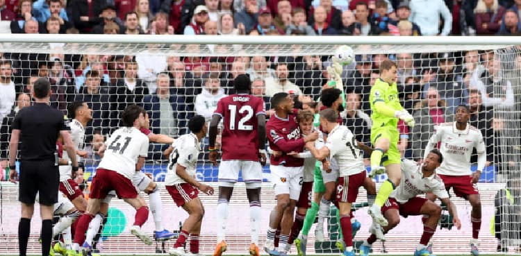 Every goalie 'illegally blocked' says West Ham's Hermansen after Arsenal agony