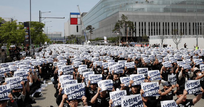 Union calls strike at South Korea chip giant Samsung Electronics