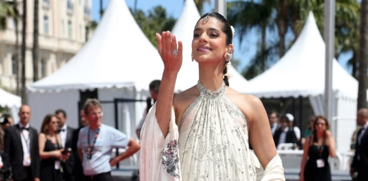 Sanam Saeed speaks against using 'woman card'