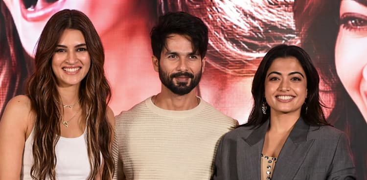Cocktail 2 stars Kriti and Rashmika share playful online feud