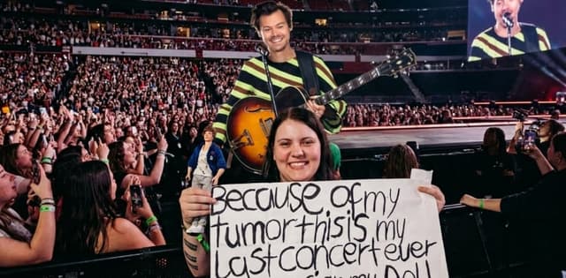 Harry Styles lauded for kind gesture during Amsterdam show