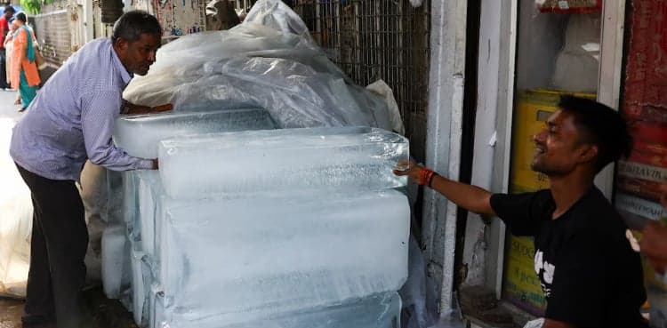 India records over 300 suspected heatstroke cases as summer temperatures spike