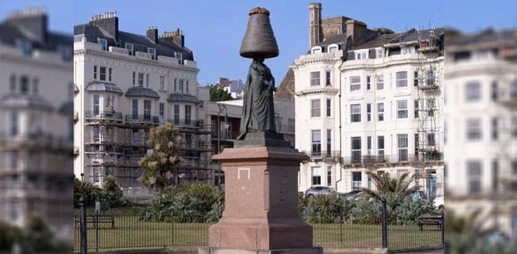 Queen Victoria Gets Crowned with a Walnut Whip