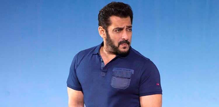 Salman Khan loses calm over paparazzi's behavior