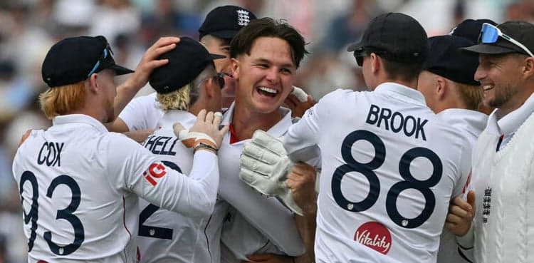 Blundell, Phillips lead New Zealand recovery against England