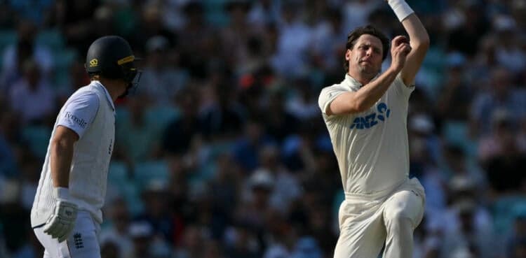 New Zealand's Henry rocks England after Phillips century