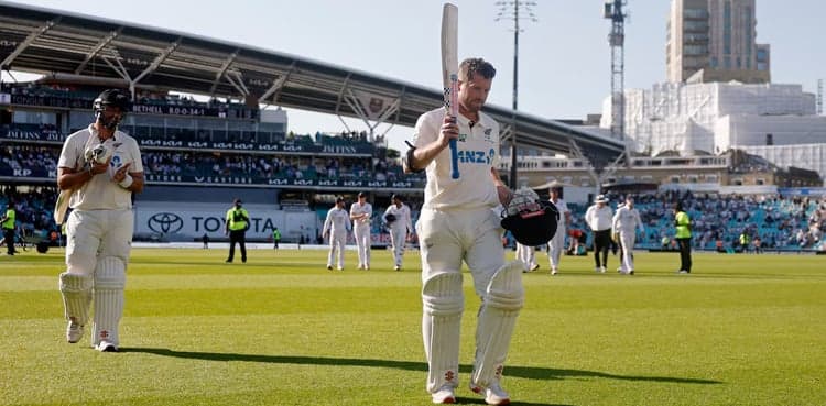 New Zealand punish England as Nicholls century builds huge lead