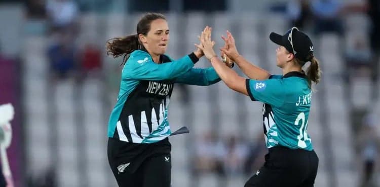 Defending T20 champions New Zealand keep semis hopes alive