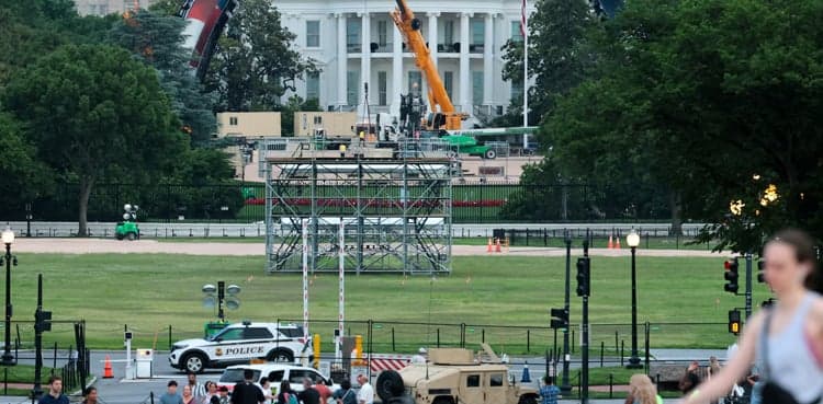 From cage fights to the White House, UFC marches into mainstream