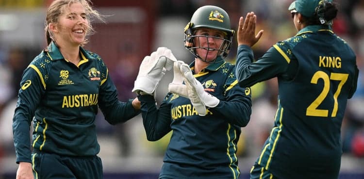 Dominant Australia beat South Africa in Women's T20 World Cup