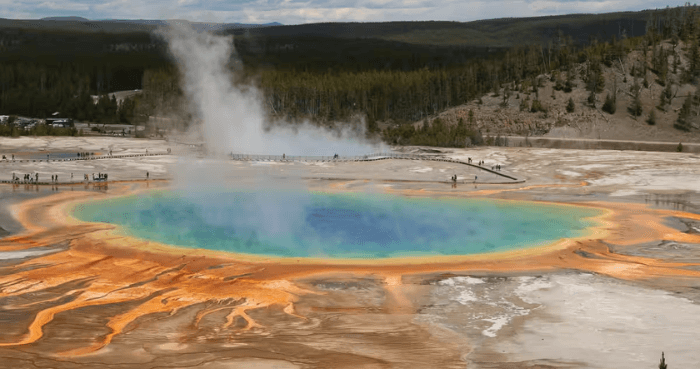 Yellowstone National Park extreme environments provide clues in search for alien life