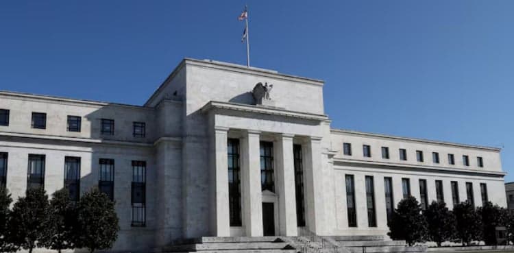 US consumers, businesses squeezed by inflation, Fed survey shows