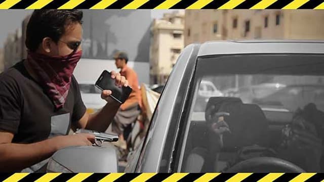 Karachi: Armed Dacoits Loot Mobiles Phones Consignment Worth Millions Near Red Zone