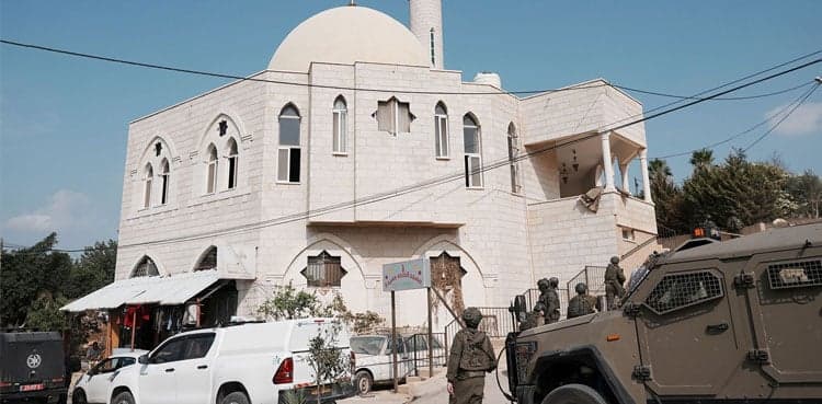 Israeli settlers torch West Bank vehicles, mosque