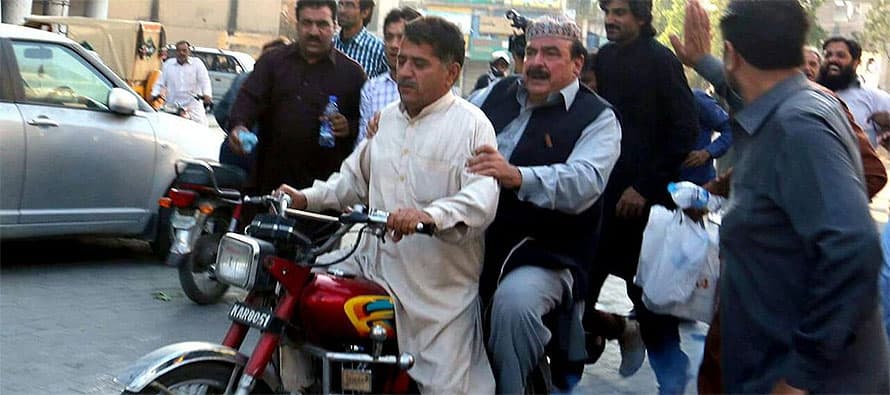 Sheikh Rasheed’s heroic entry at rally arena takes Twitter by storm