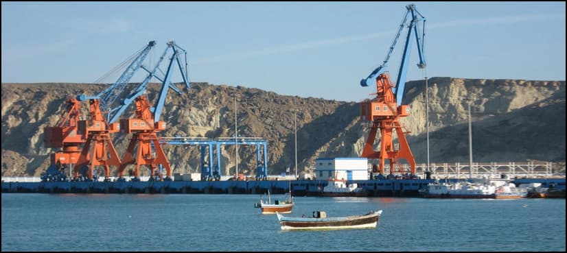 PM Khan stresses early completion of CPEC projects