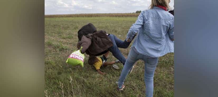 Hungary hands migrant-kicking journalist probation