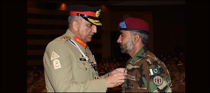 Gen Bajwa presents gallantry awards to army officers
