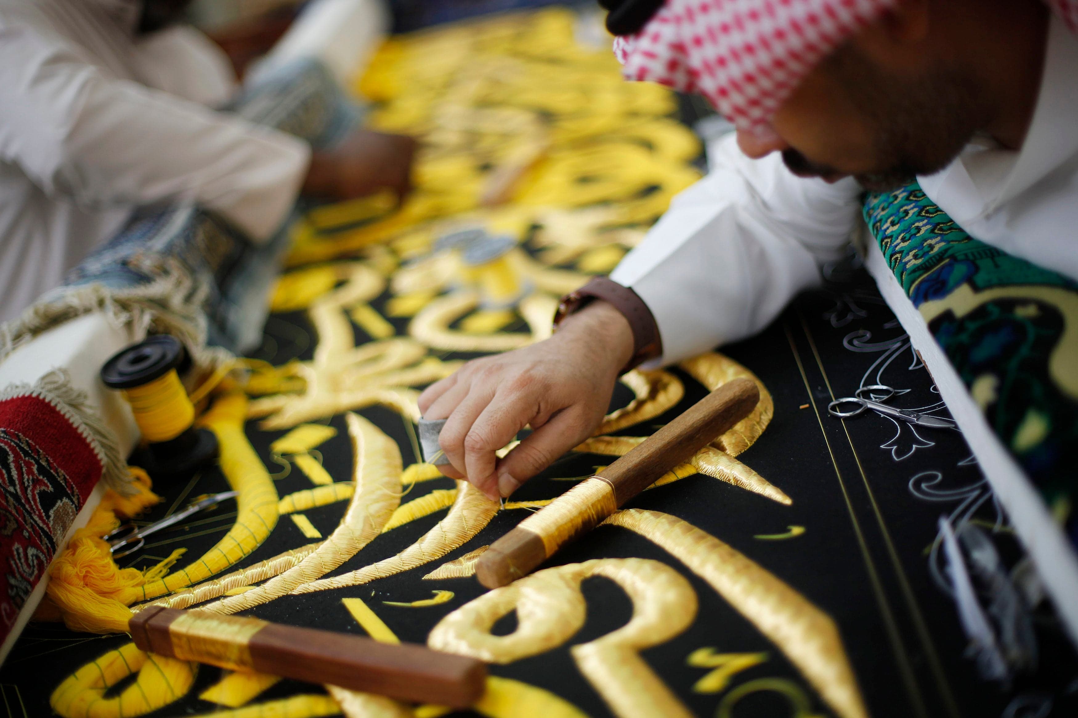 Ghilaf-e-Kaaba changed as pilgrims gather at Mount Arafat