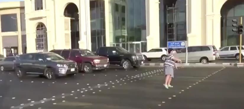 VIDEO: Saudi teen’s dance in front of traffic signal sparks Twitter storm