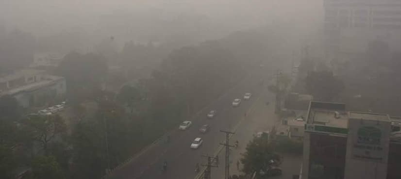 Smog continues to grip Punjab cities, disrupts routine life