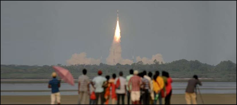 Indian scientists lose contact with satellite