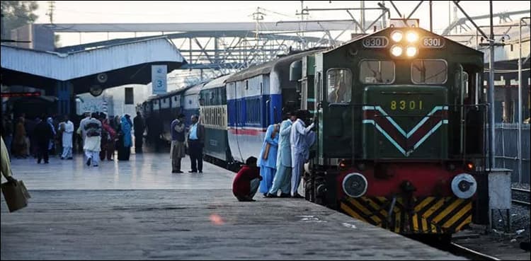 Pakistan Railways announces free travel facility for senior citizens during Eid holidays